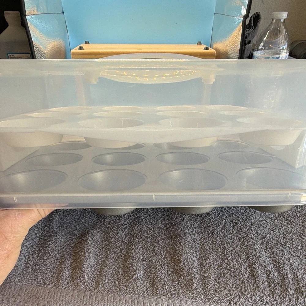 24-Cup Non-Stick Muffin Pan w/ Lid Carrier Dome Handle, Gray/White Set